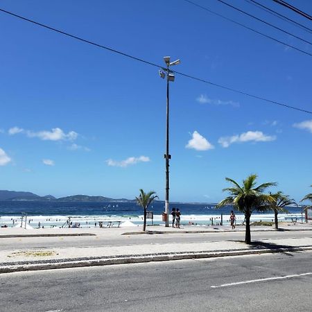 Localizacao Imbativel! A 98M Da Praia Do Forte Com Conforto, Ar-Condicionado E Estacionamento! Cabo Frio Exteriör bild